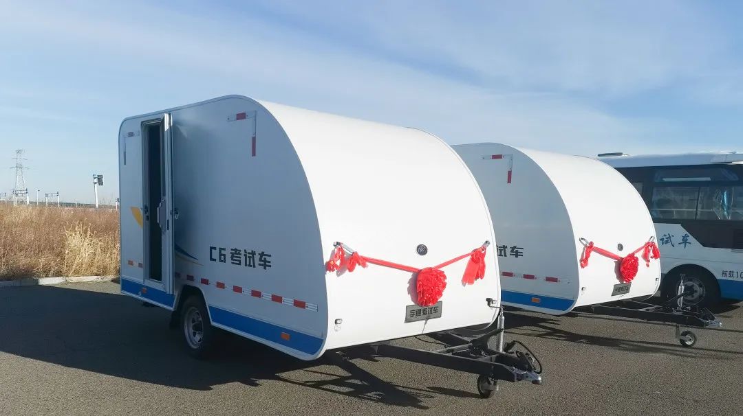 交车！壹定发考试车批量交付吉林省白城市公安局交管部门