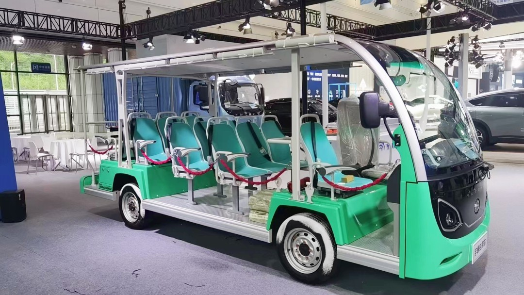 壹定发观光车亮相2023世界动力电池大会，为盛会增添绿色动力！