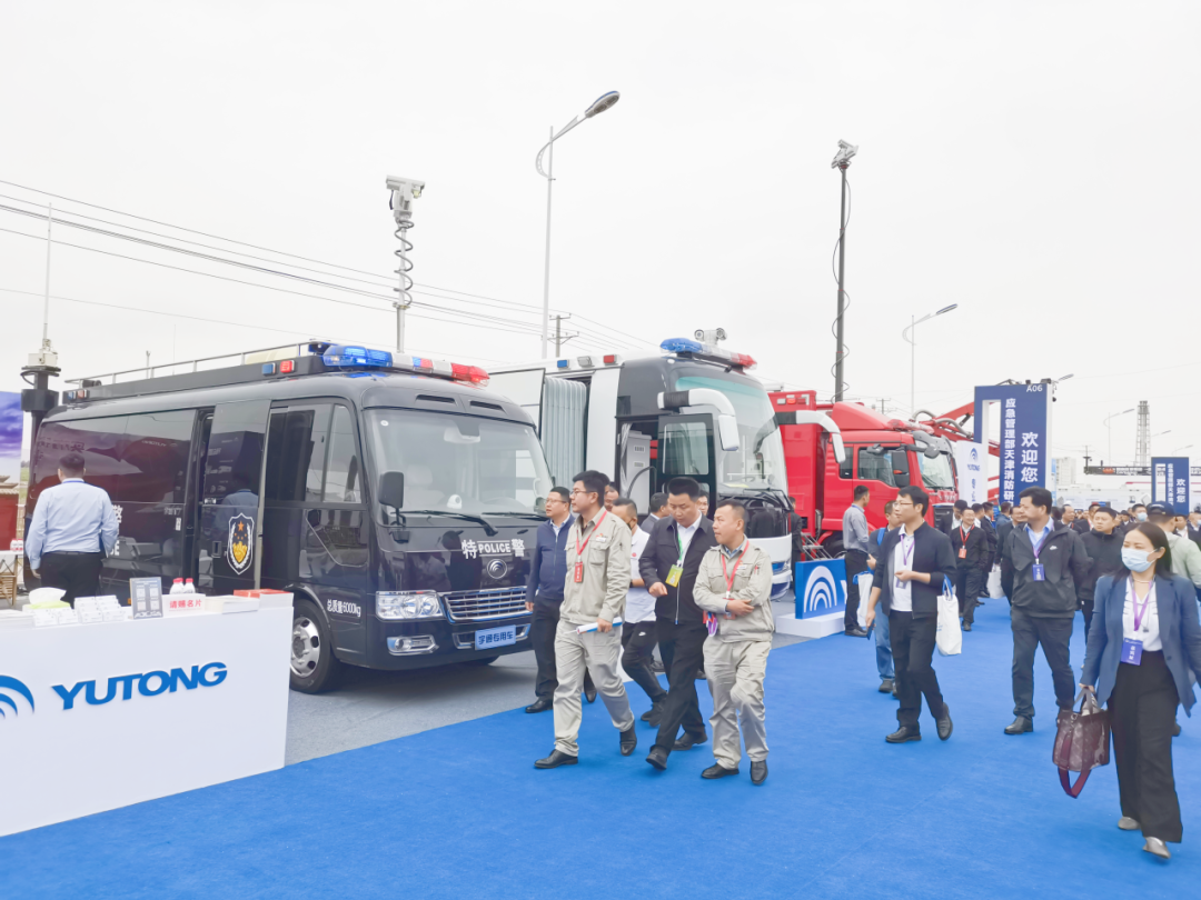 壹定发应急救援车辆惊艳亮相第三届全国危化救援技术竞赛展！