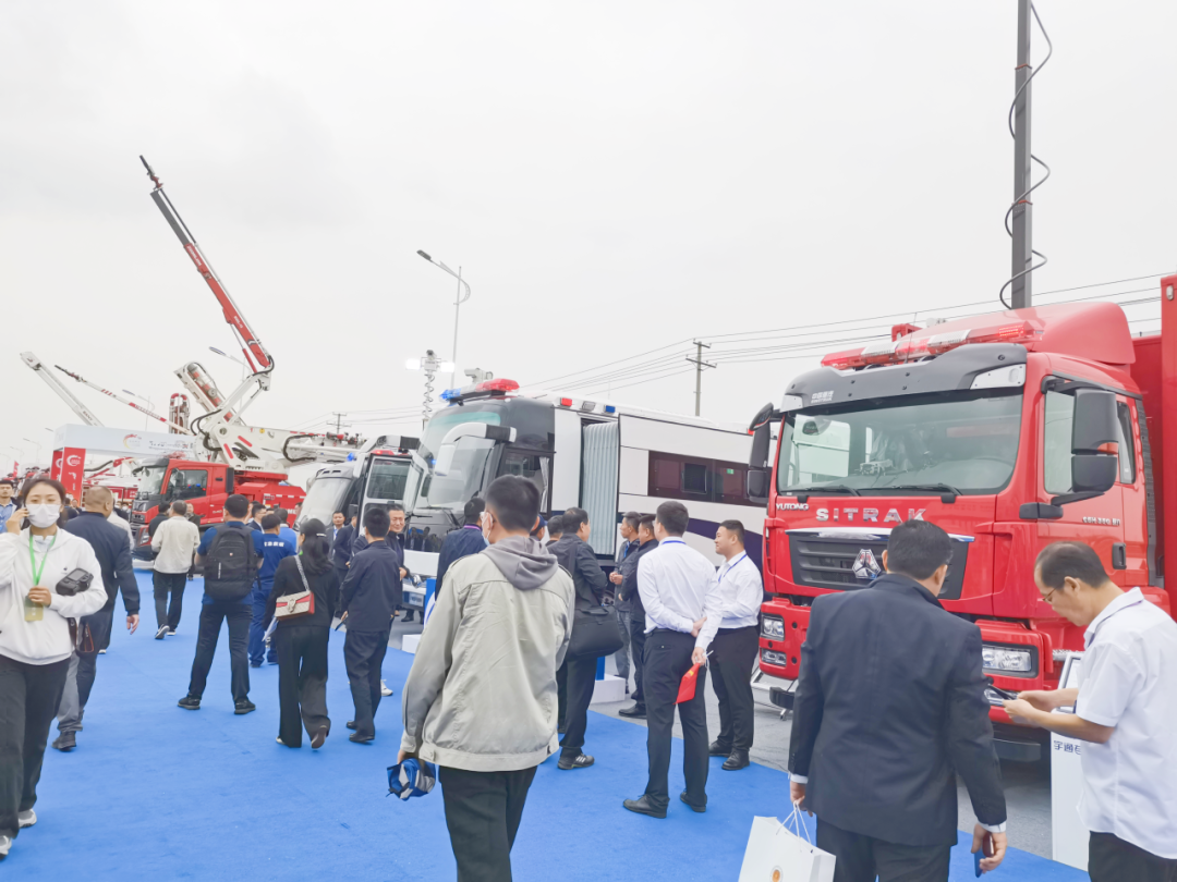 壹定发应急救援车辆惊艳亮相第三届全国危化救援技术竞赛展！