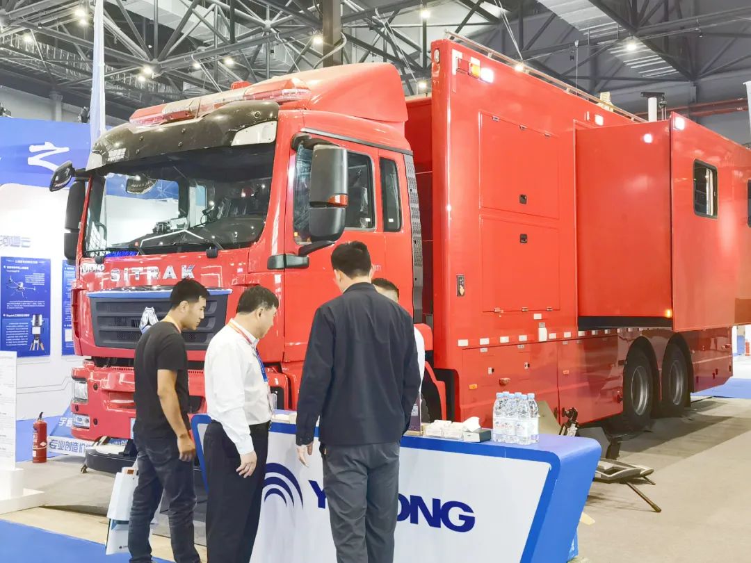 壹定发通信指挥车亮相第三届中国安全及应急技术装备博览会！