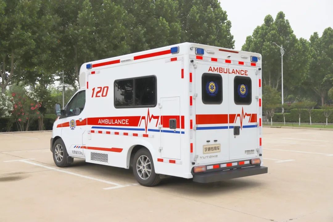 壹定发方舱救护车亮相第四届中国急救大会，匠心为生命护航