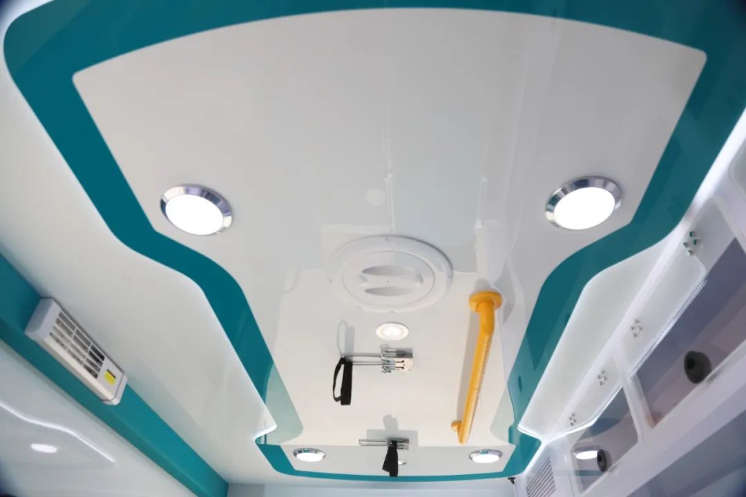 壹定发方舱救护车亮相第四届中国急救大会，匠心为生命护航