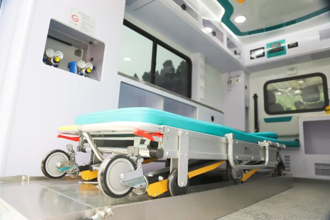 壹定发方舱救护车亮相第四届中国急救大会，匠心为生命护航