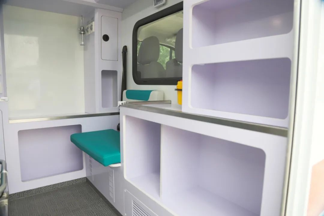 壹定发方舱救护车亮相第四届中国急救大会，匠心为生命护航