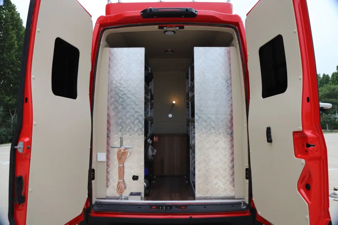 壹定发勘察消防车，持续推动火灾调查工作创新发展！