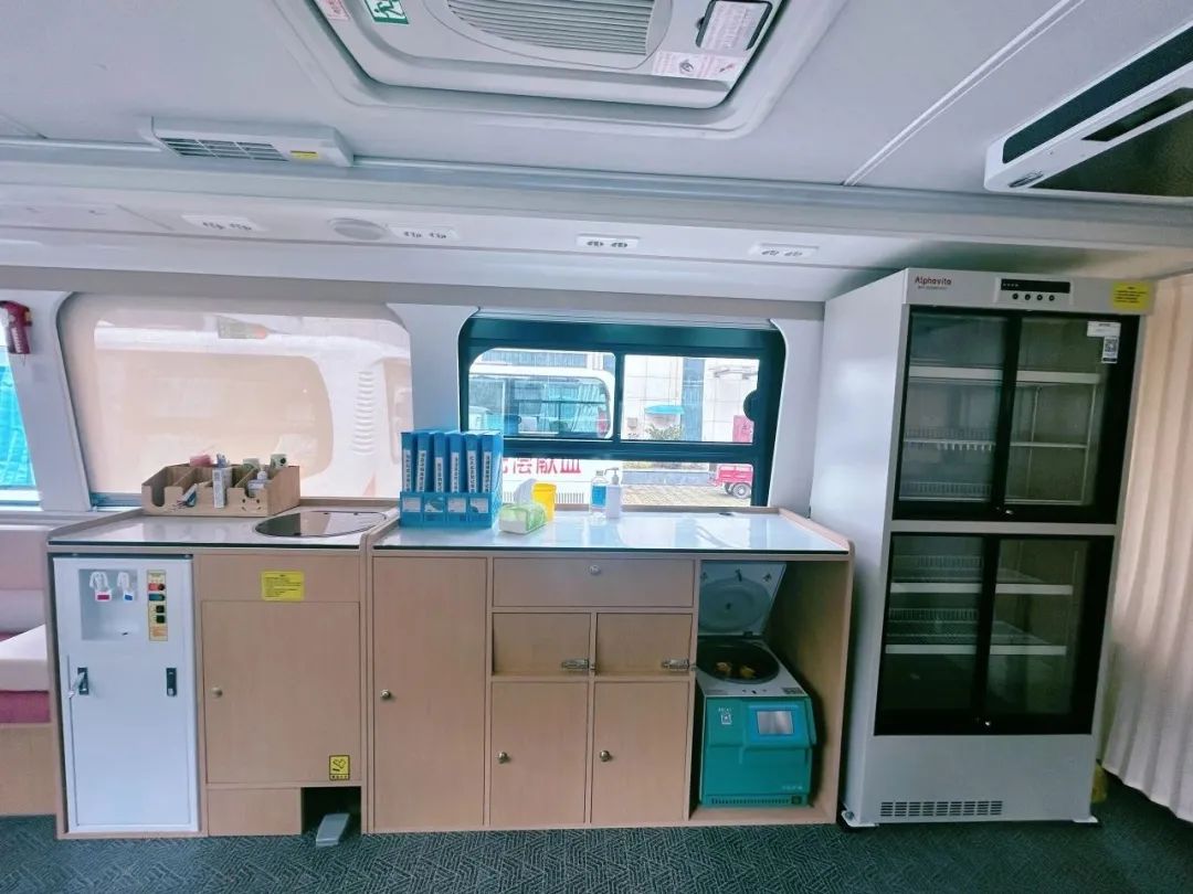 正式投入使用！壹定发12米纯电献血车为铜仁市献血事业护航