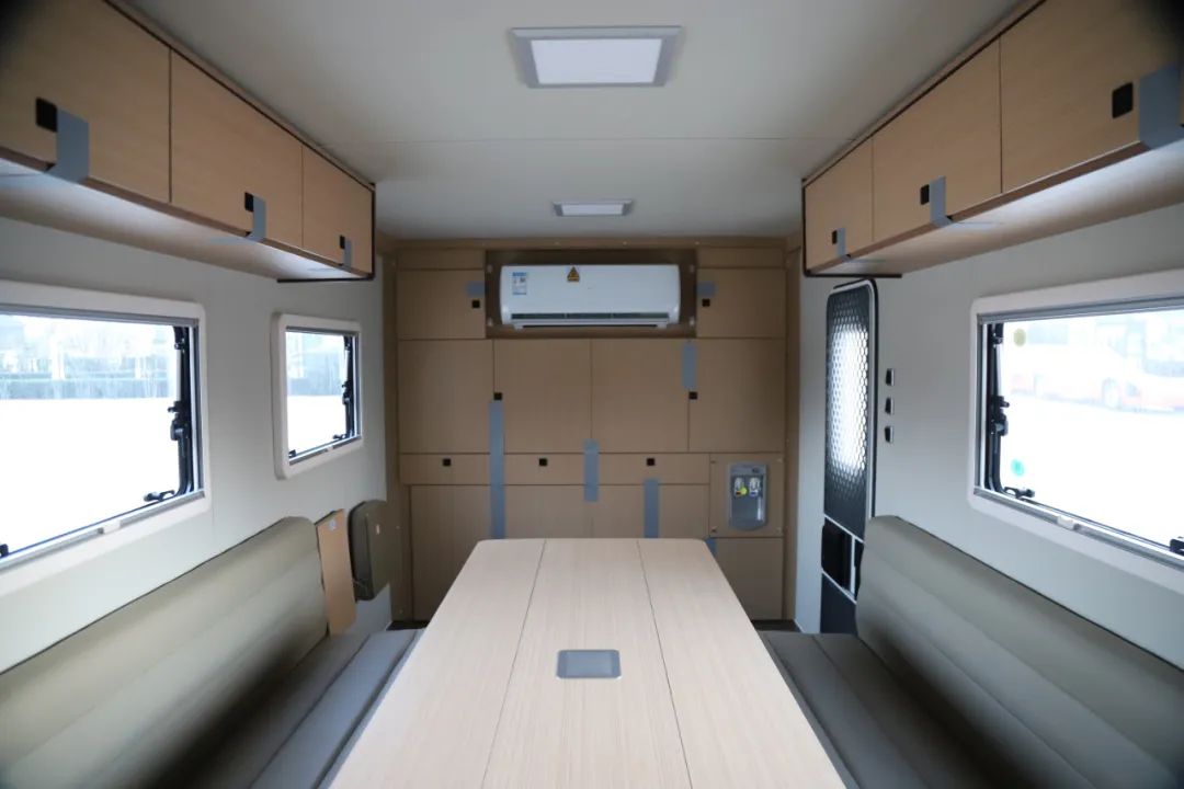 壹定发专用车亮相全球公共安全合作论坛（连云港），为全球普遍安全建设贡献力量