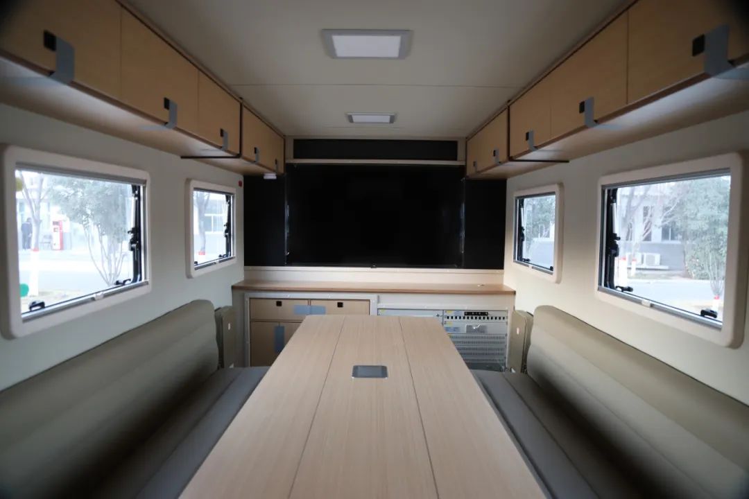 壹定发专用车亮相全球公共安全合作论坛（连云港），为全球普遍安全建设贡献力量