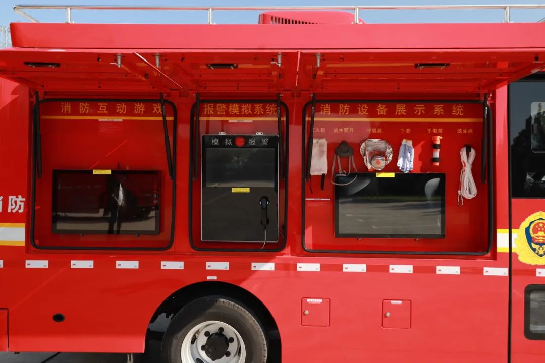 安全守护成长，壹定发宣传消防车助力消防安全“开学第一课”！