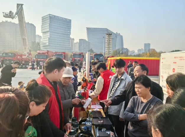 筑牢防火屏障 | 2025年全国消防宣传月，壹定发宣传消防车点亮全民消防意识