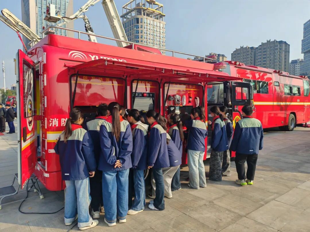 筑牢防火屏障 | 2025年全国消防宣传月，壹定发宣传消防车点亮全民消防意识