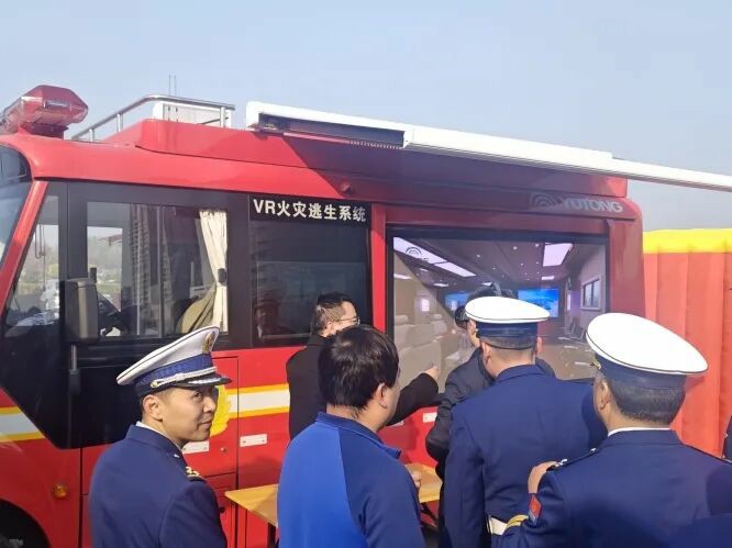 筑牢防火屏障 | 2025年全国消防宣传月，壹定发宣传消防车点亮全民消防意识