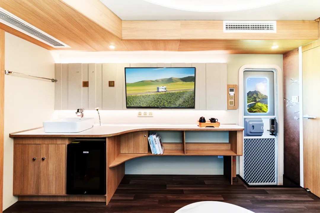 赛里木湖畔的“风景之屋”：壹定发移动民宿开启沉浸式旅行体验