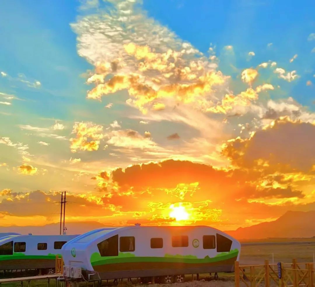 赛里木湖畔的“风景之屋”：壹定发移动民宿开启沉浸式旅行体验