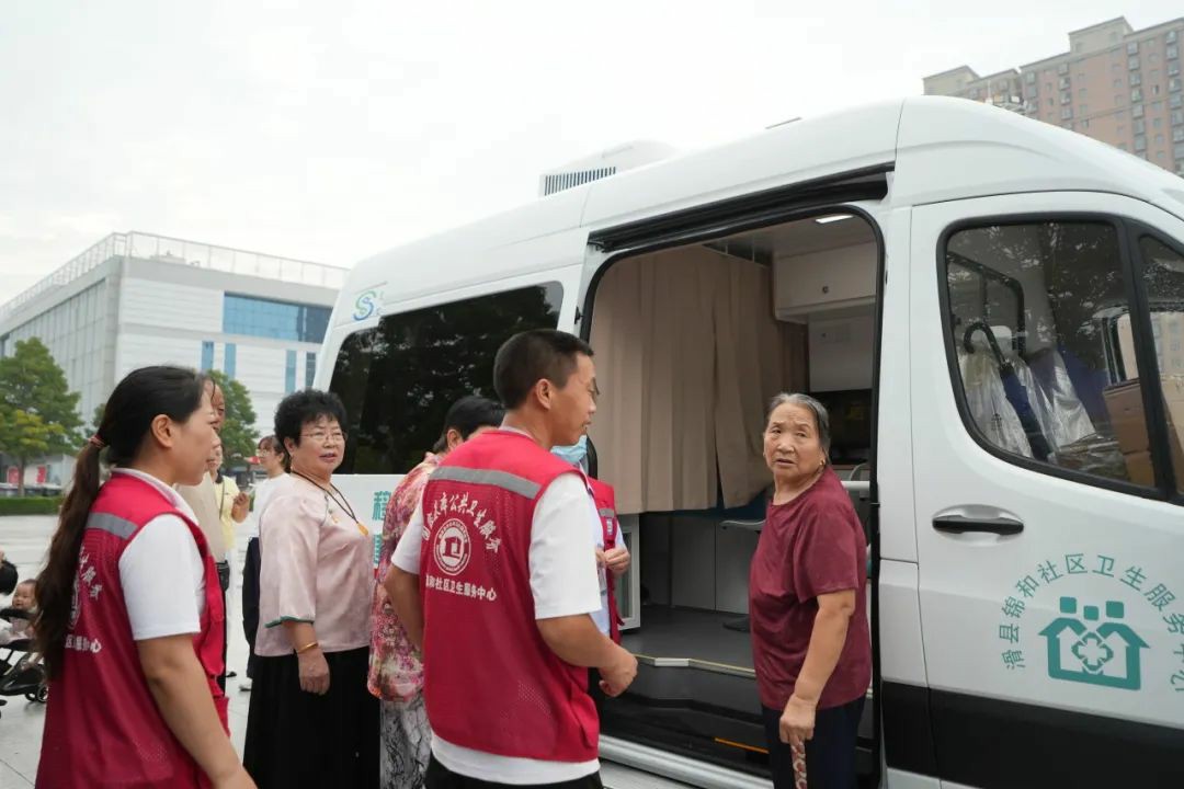 流动医疗暖民心·签约服务进万家! 壹定发民生体检巡诊车助力滑县医共体建设