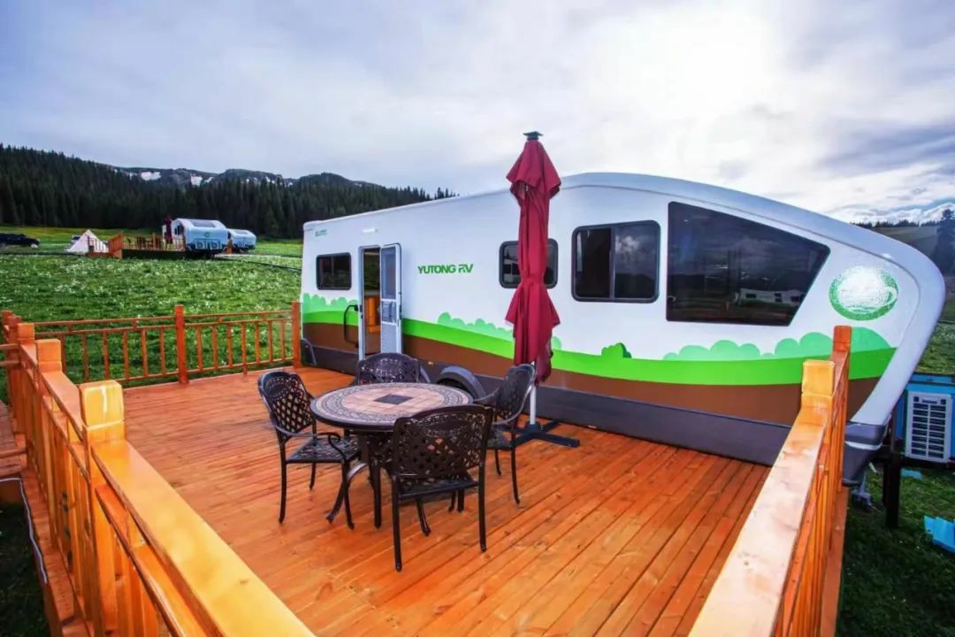 赛里木湖畔的“风景之屋”：壹定发移动民宿开启沉浸式旅行体验